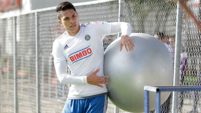 Salcedo, en un entrenamiento de Chivas