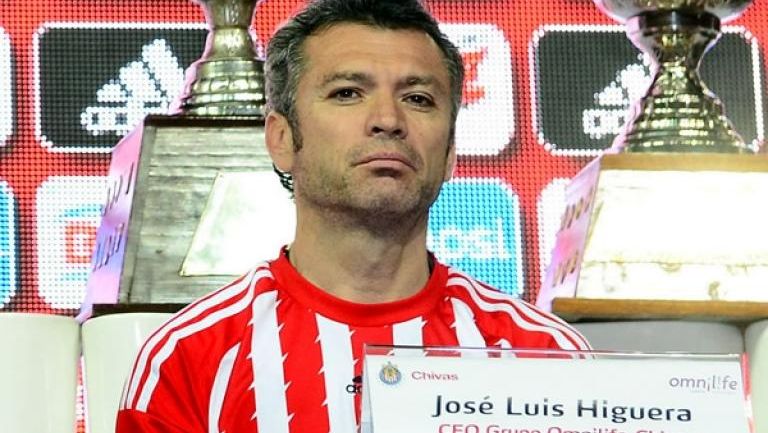 Higuera en conferencia de prensa con Chivas