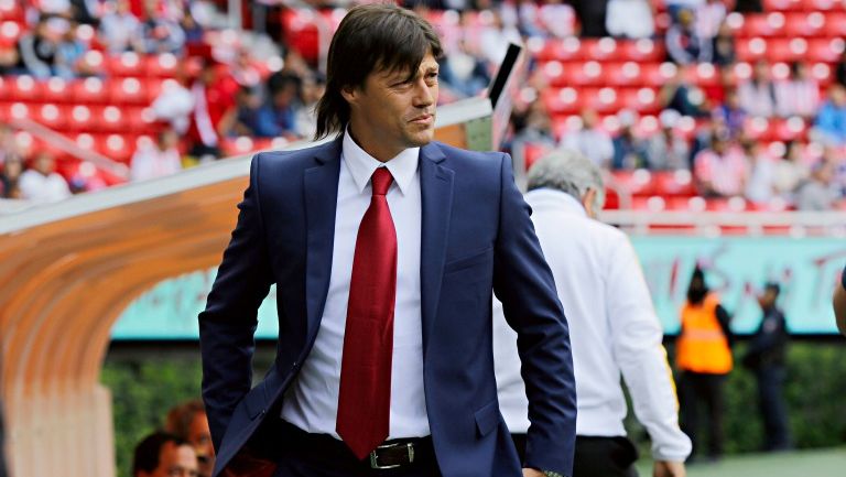 Matías Almeyda en el banquillo de Chivas