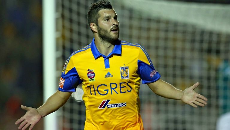 André Gignac celebrando uno de sus tantos en el Universitario