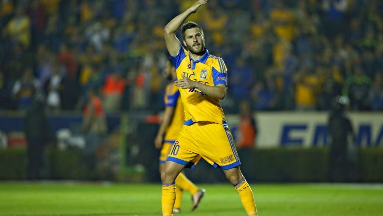 André-Pierre Gignac festejando la victoria de Tigres