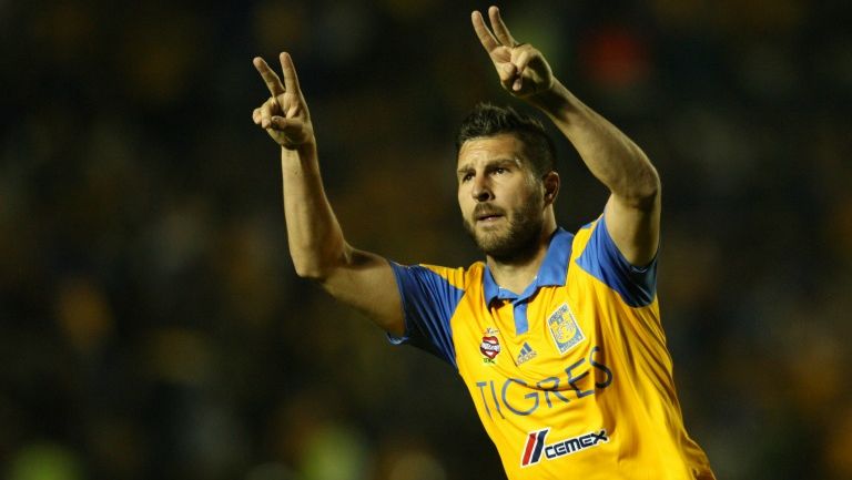 Gignac festeja un gol con Tigres