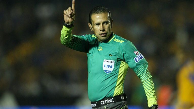 José Alfredo Peñaloza en un juego de Liga MX