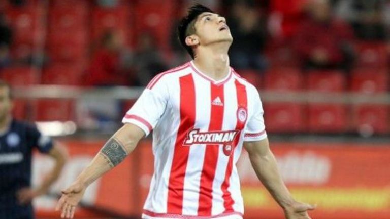 Alan Pulido, en un partido del Olympiacos