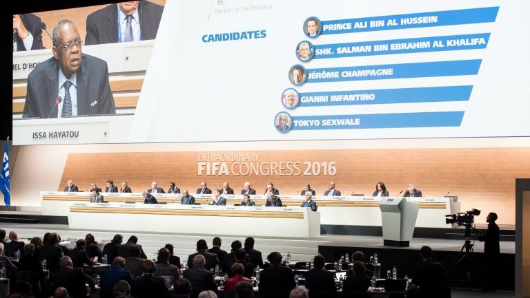 Hayatou, durante un discurso en el congreso de la FIFA