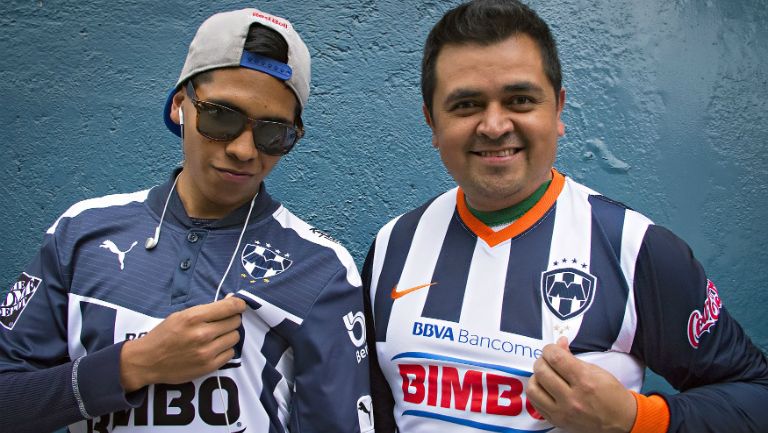 Aficionados de Monterrey en el Estadio Azul