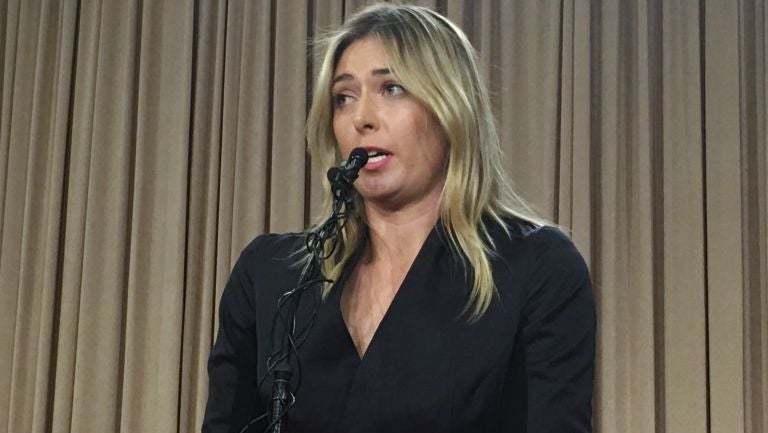 Sharapova explica la situación a los medios