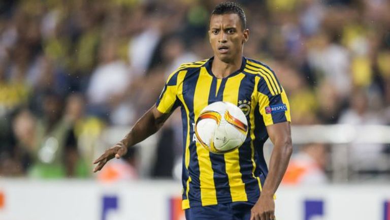 Nani, durante un encuentro con el Fenerbahce