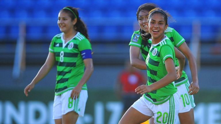 Maricarmen Reyes festeja el segundo gol de México