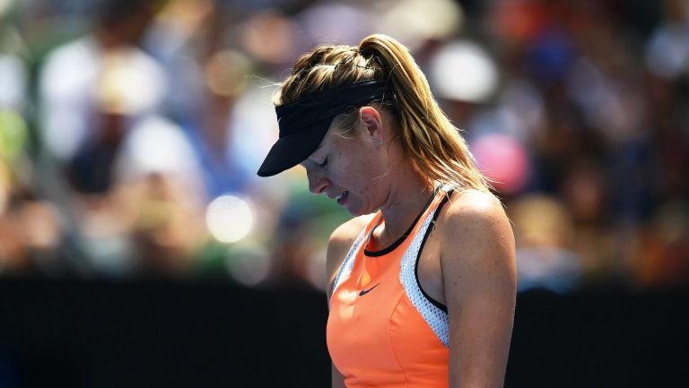 Sharapova se lamenta en un partido