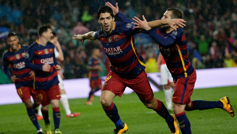 Luis Suárez festeja su golazo contra Arsenal en Champions 