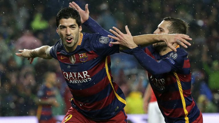 Luis Suárez celebra una anotación con el Barcelona 