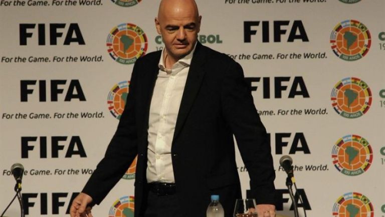 Infantino en conferencia en Sudamérica