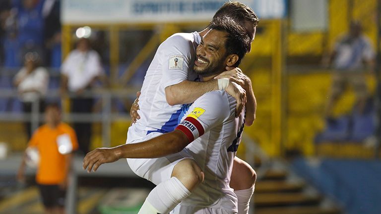 La celebración del gol de Carlos Ruiz contra EU 