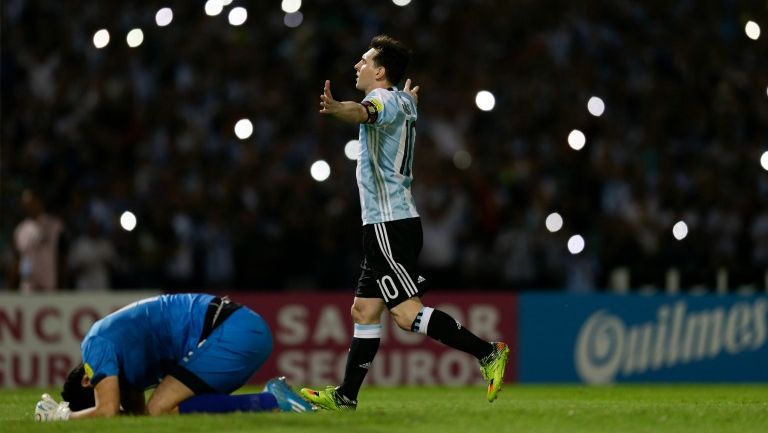 Lionel Messi festejando su anotación contra Bolivia 