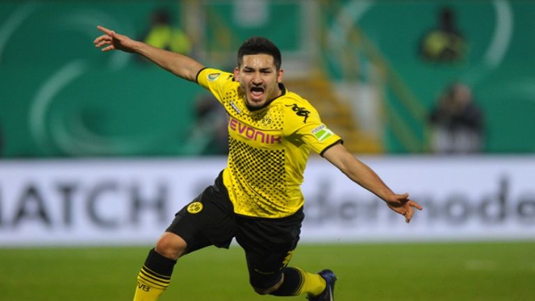 Ilkay Gundogan festeja un gol con el Dortmund