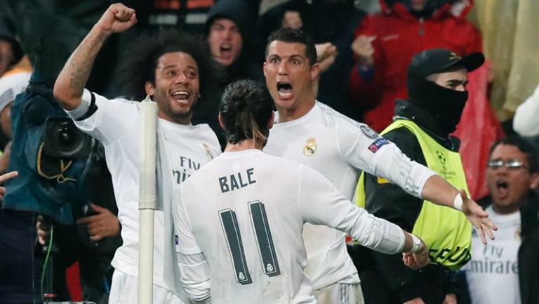 Cristiano Ronaldo festeja junto a sus compañeros de equipo