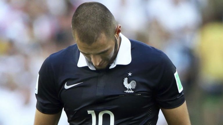 Benzema, cabizbajo en un juego de Francia