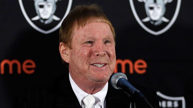 Mark Davis, hablando en una conferencia de prensa