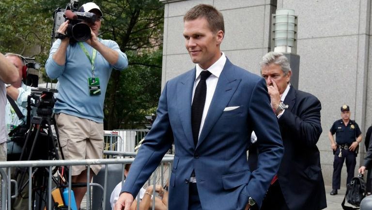 Brady abandona la corte, tras el 'Deflategate'