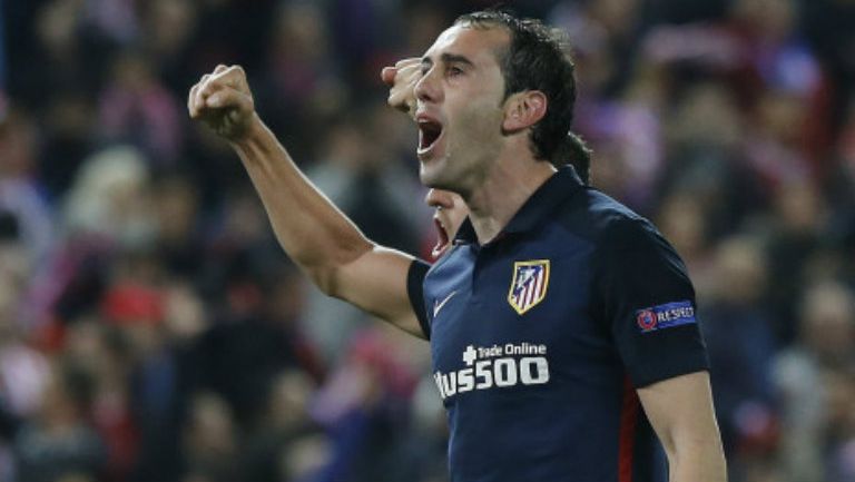 Diego Godín celebra tras clasificación del Altético a la Final de Champions