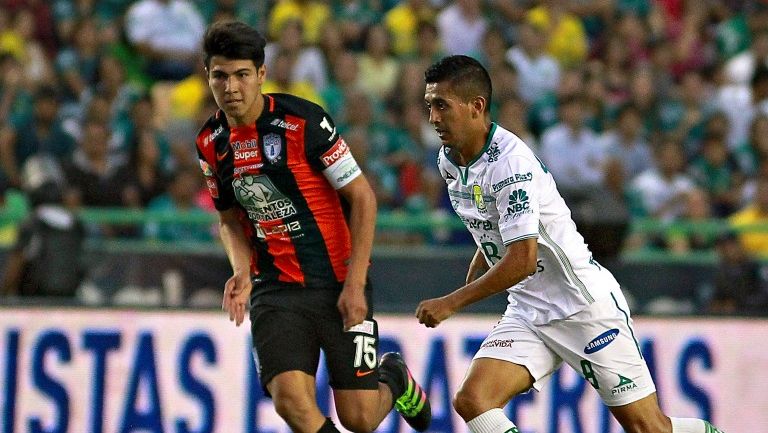 Elías Hernández intenta desbordar entre la marca hidalguense