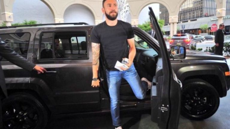 Miguel Layún llegando a la concentración del Tri