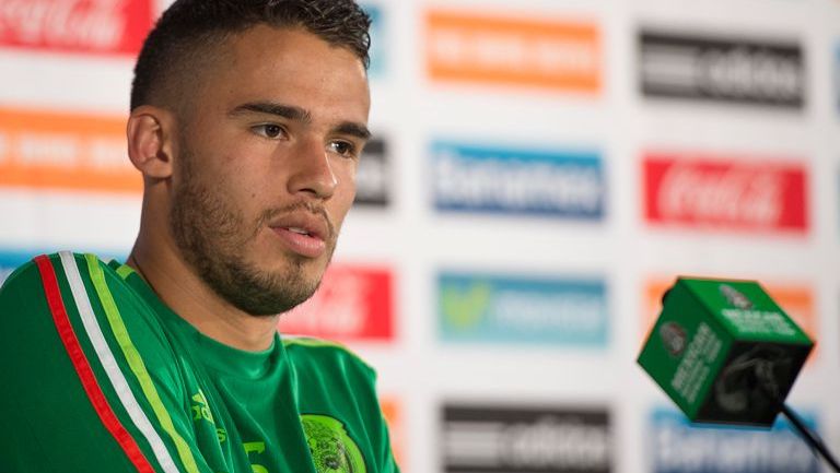 Diego Reyes en conferencia de prensa con el Tri