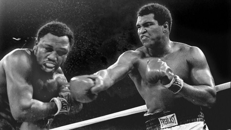 Muhammad Ali en una pelea con Joe Frazier