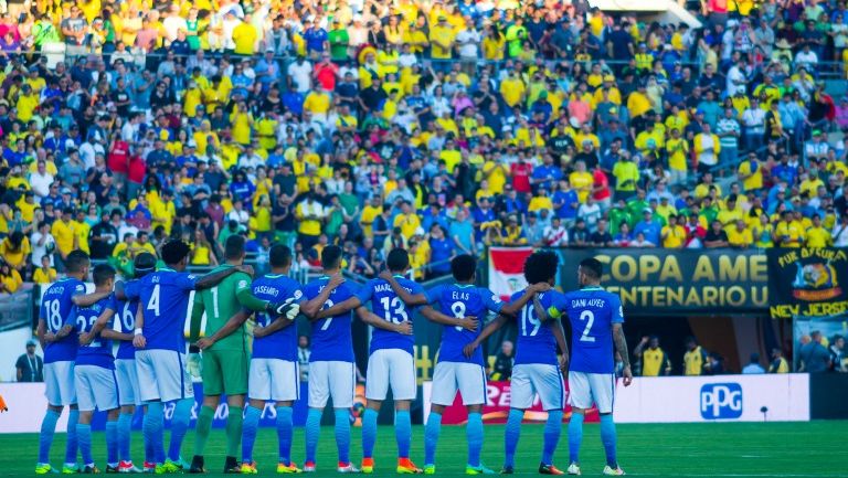 Los jugadores de Brasil previo al partido frente a Ecuador