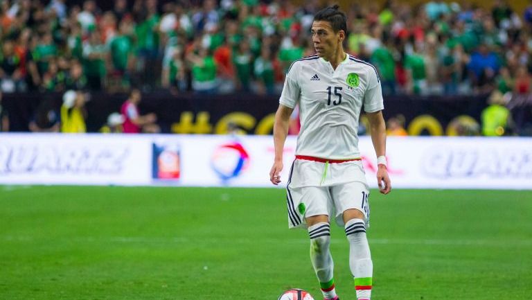 Héctor Moreno en un partido del Tri