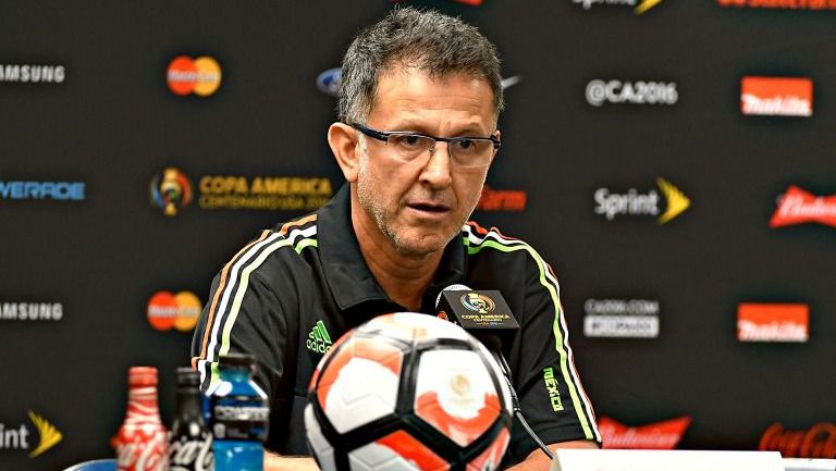 Juan Carlos Osorio en conferencia de prensa