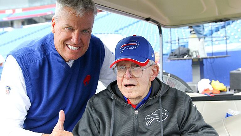 Rex Ryan, coach de los Bills, con su padre Buddy Ryan