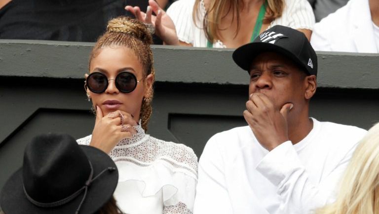 Beyoncé y su esposo sentados en la grada de Wimbledon