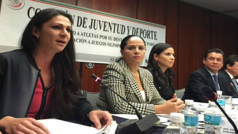 La senadora y exvelocista, Ana Gabriela Guevara, durante una presentación en el Senado