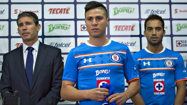 Cristaldo, durante su presentación con Cruz Azul 