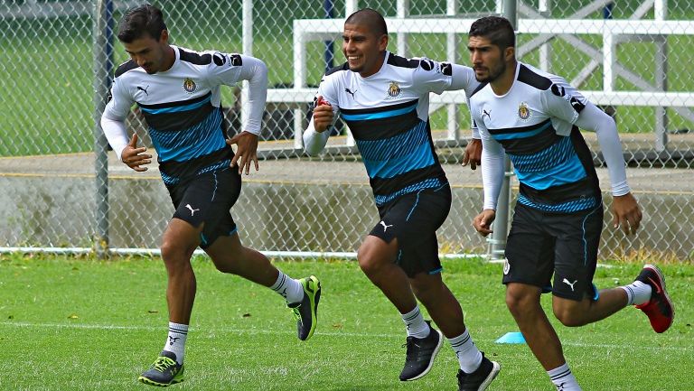 Salcido, Pereira y Alanís, en entrenamiento con Chivas