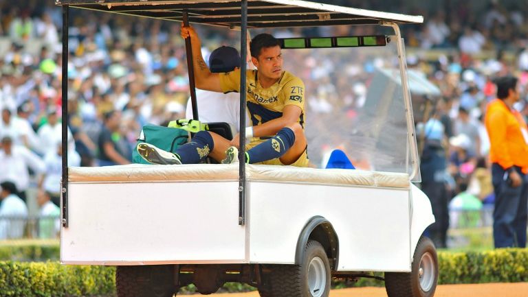 Pablo Barrera abandonó el partido vs Chivas en el carro médico