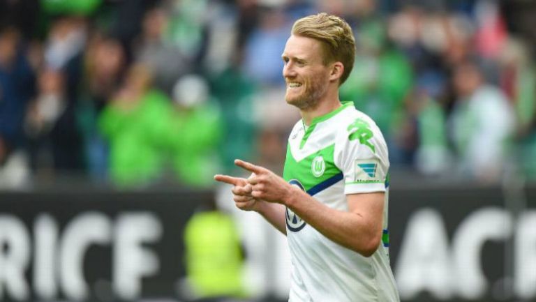 Schürrle celebra gol en la Bundesliga