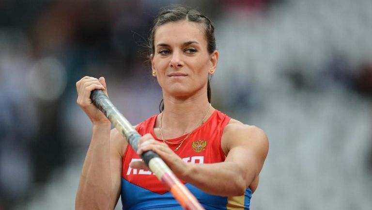 Yelena Isinbayeva preparándose para saltar