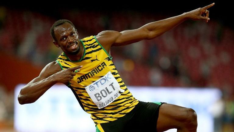 Usain Bolt celebra durante un competencia