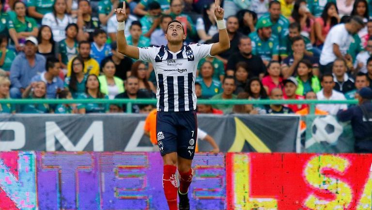 El atacante argentino Rogelio Funes Mori celebra el primer gol de Rayados