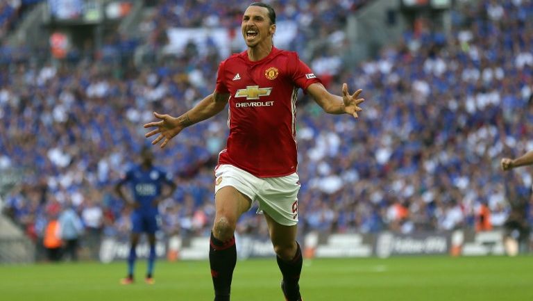 Ibrahimovic celebra un gol con su nuevo equipo el Manchester United