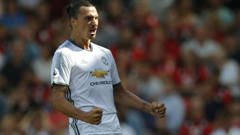 Ibrahimovic festeja su tanto con Man Utd en Premier