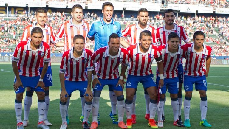 Chivas usó la camiseta conmemorativa contra Arsenal