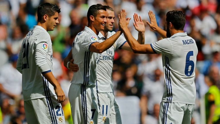 CR7 festeja su gol contra Osasuna junto a sus compañeros