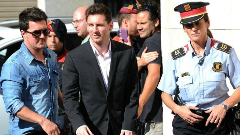 Lionel Messi y su hermano en un juicio en España