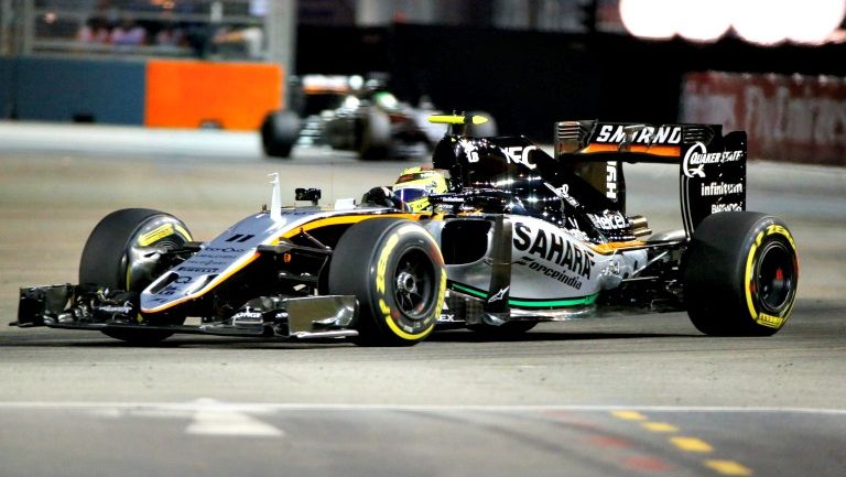 Checo Pérez durante la primera sesión de entrenamientos