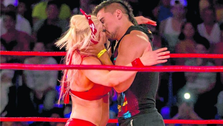 Garza Jr.  en beso a Taya