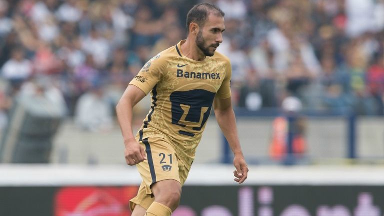 Alejandro Castro en un partido de Pumas